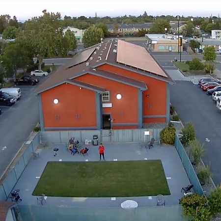 Super 8 By Wyndham Willows Exterior foto