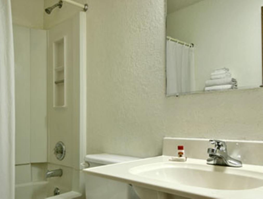 Super 8 By Wyndham Willows Habitación foto