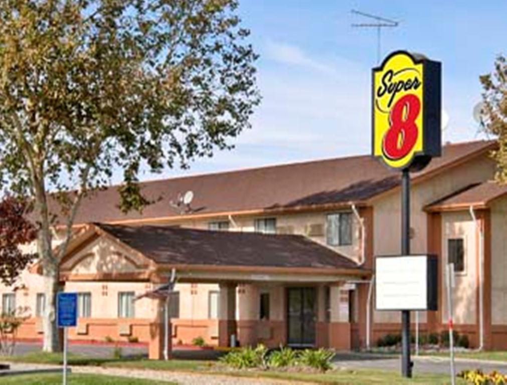 Super 8 By Wyndham Willows Exterior foto