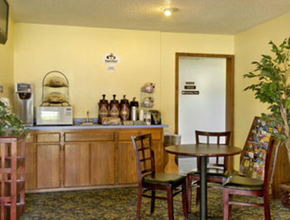 Super 8 By Wyndham Willows Restaurante foto